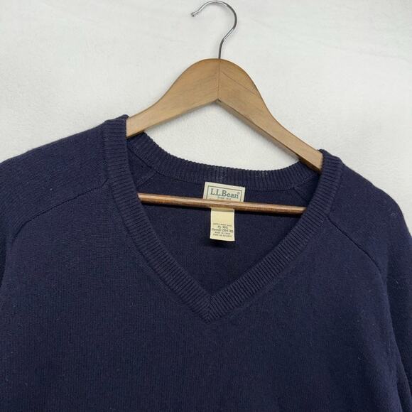 LL Bean Sweater Men's XL Blue Navy V Neck Lambswool Vintage y2k Preppy Pullover - Picture 1 of 8